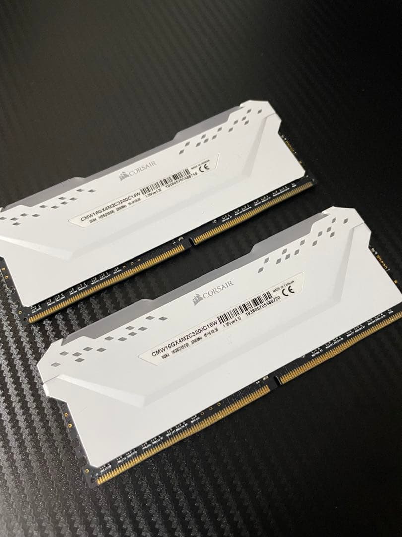 メモリー CORSAIR DDR4-3200 16GB