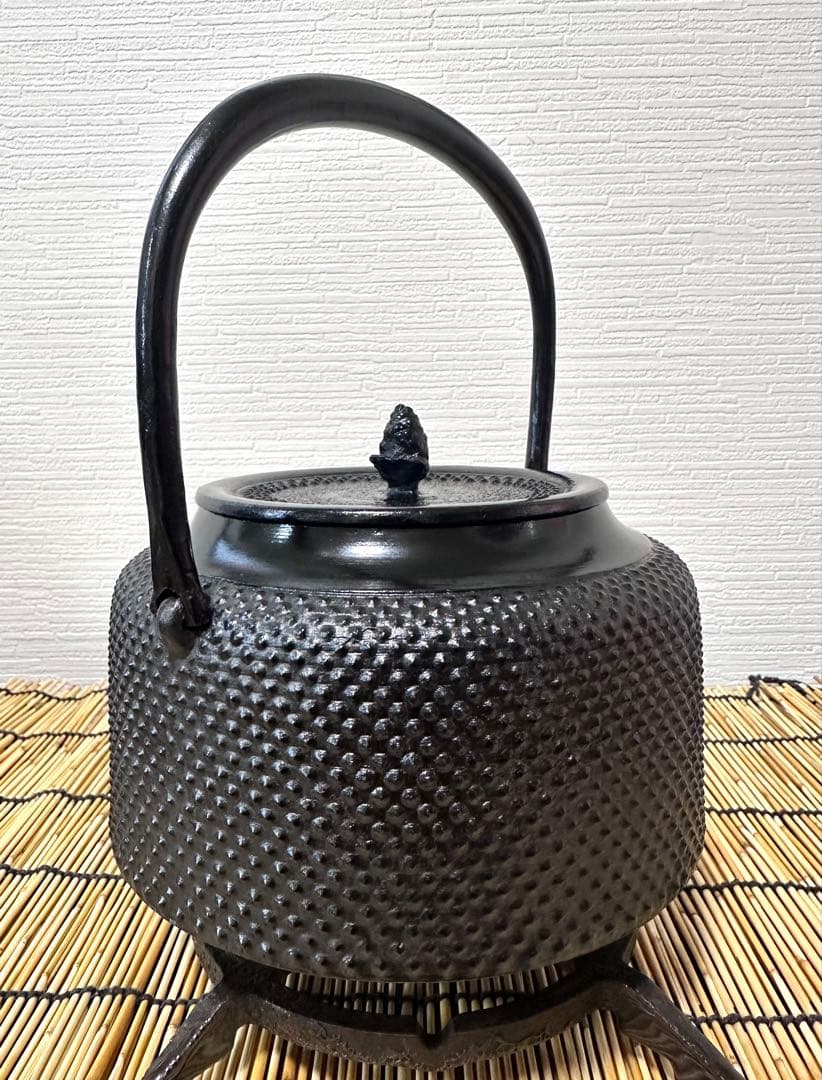 未使用品　成龍堂鋳造所 伝統工芸士 及川　齋（齋峰)造　１８型アラレ　南部鉄瓶
