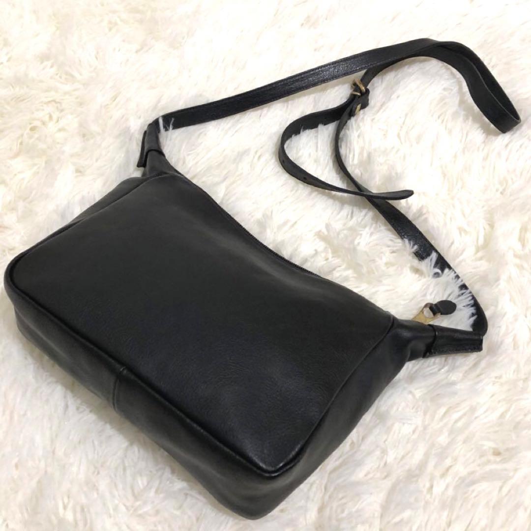 イルビゾンテ ショルダーバッグ　レザー ブラック