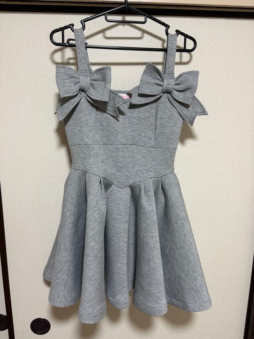 1/31まで出品　Lillilly ノースリーブグレーリボンミニワンピース