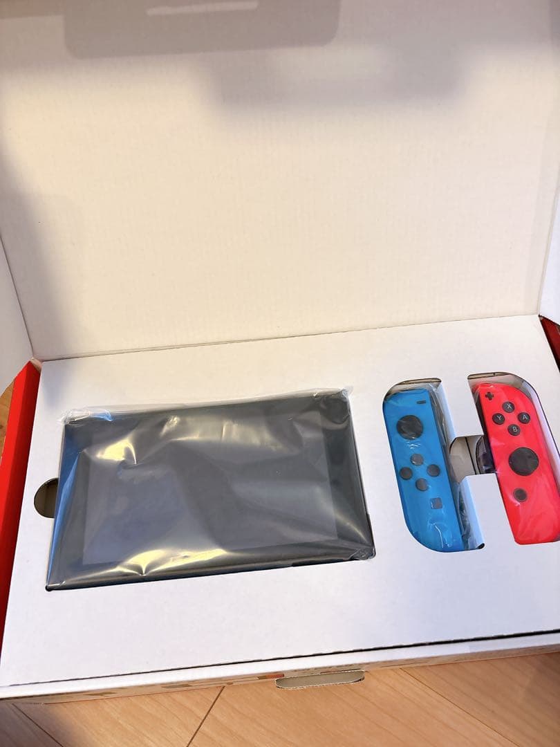 Switch本体&マリオカート(ジョイコン4つ付き