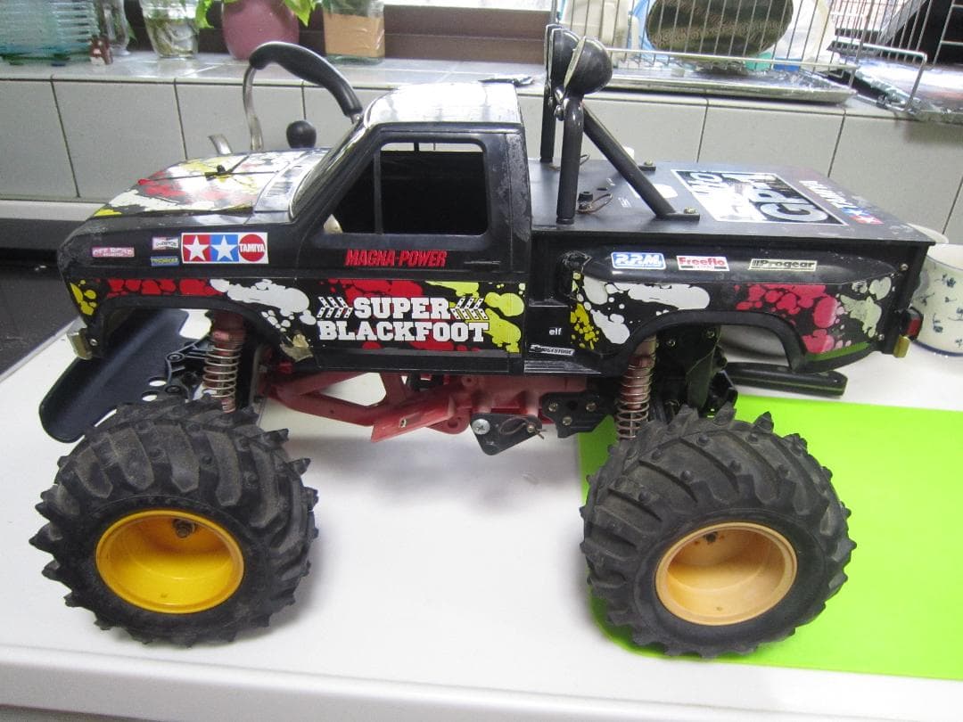 ラジコンカー　黒