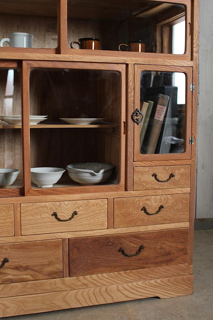 古い木枠のガラス戸棚　木製引き出し6杯　食器棚　本棚　キャビネット　古家具