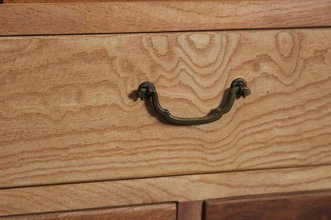 古い木枠のガラス戸棚　木製引き出し6杯　食器棚　本棚　キャビネット　古家具