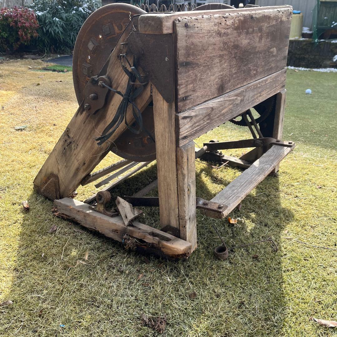 足踏み脱穀機