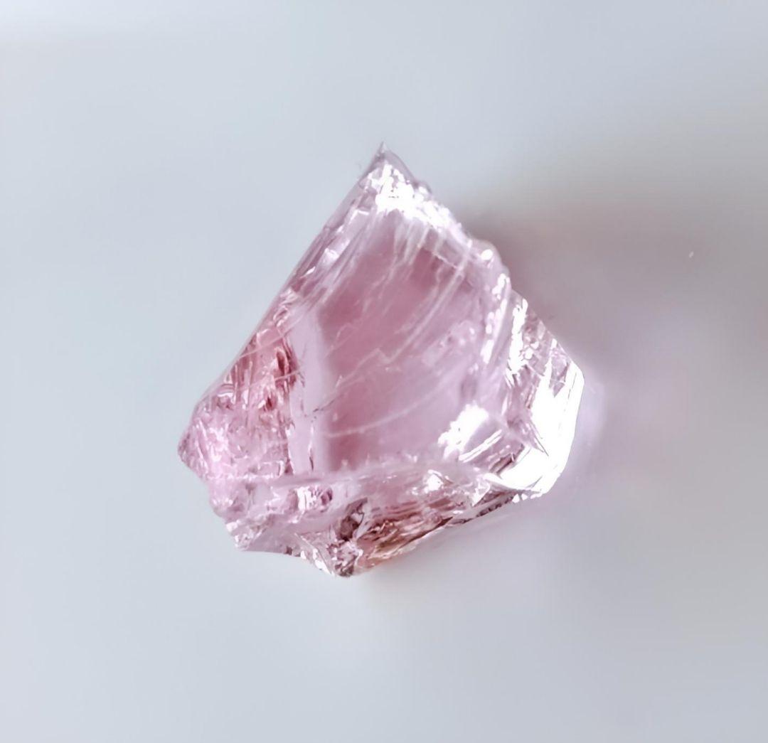 厚み有り 希少 レア アンダラクリスタル ルミネッセント ピンク 原石