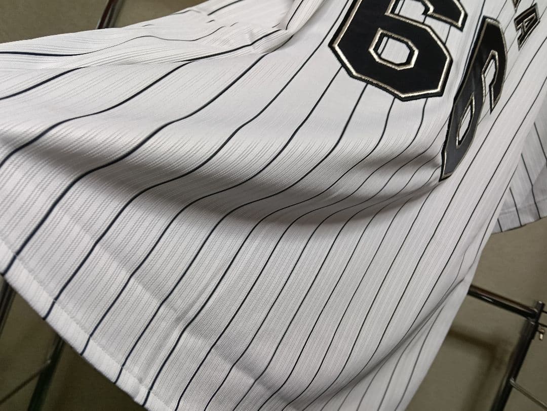 【新品タグ付き！】ロッテ 岡田幸文 ハイクオリティユニフォーム（Mサイズ）