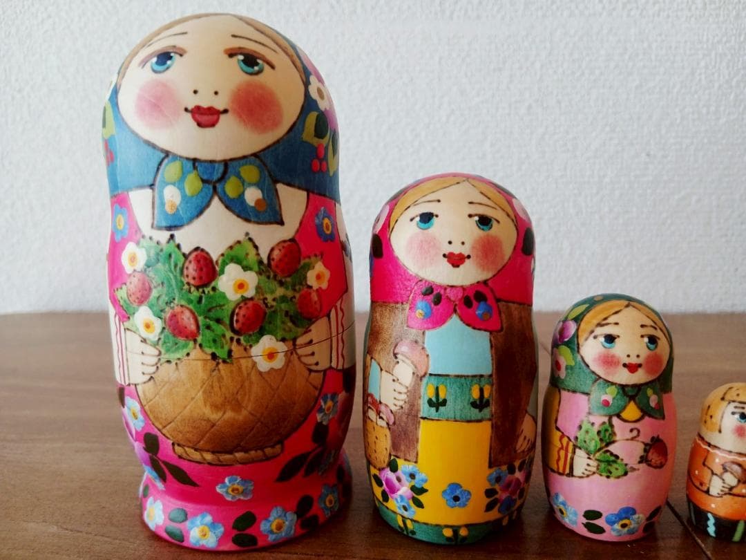 【LYH014】北欧ロシア雑貨 リューバ作 マトリョーシカ　 いちご