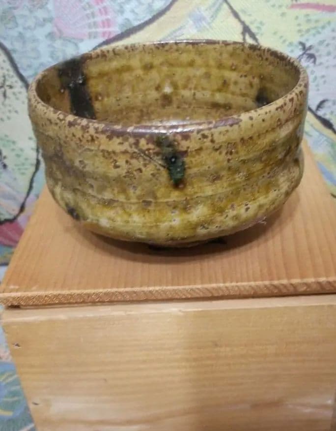 とも箱要り抹茶碗です