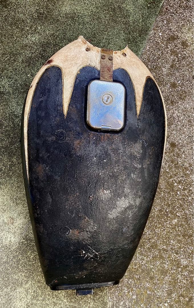 エイジング塗装　ガソリンタンク　コック付き