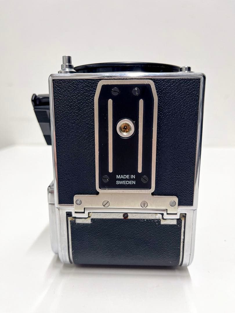 Hasselblad 503CX カメラボディとフィルムマガジンとストラップ