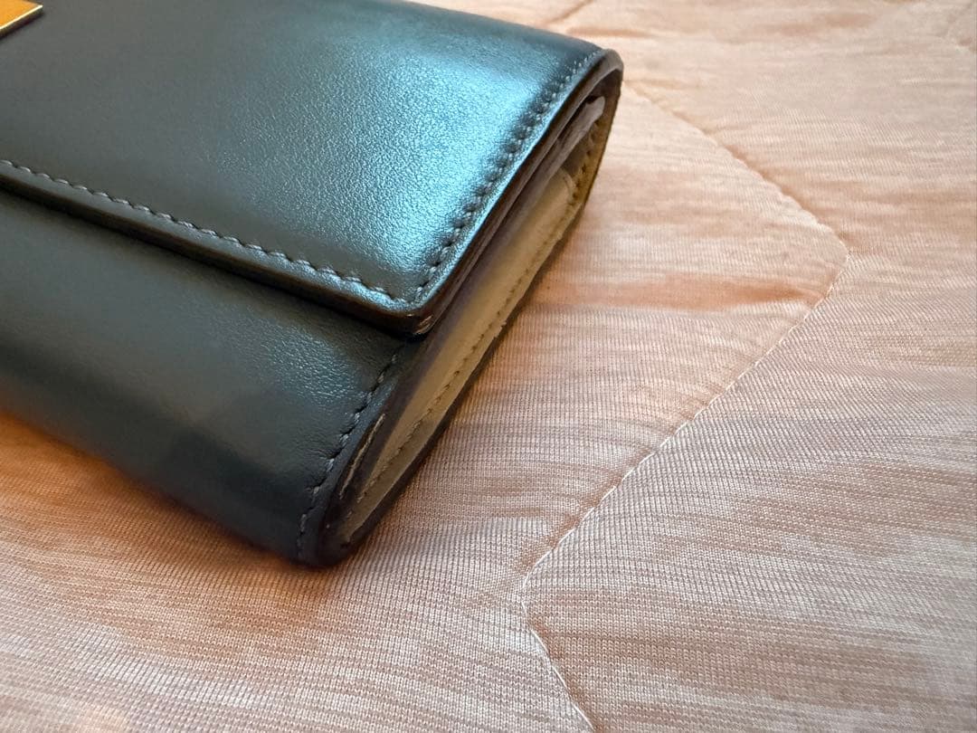 【正規品】FENDI 長財布 ピーカブー　青　箱あり