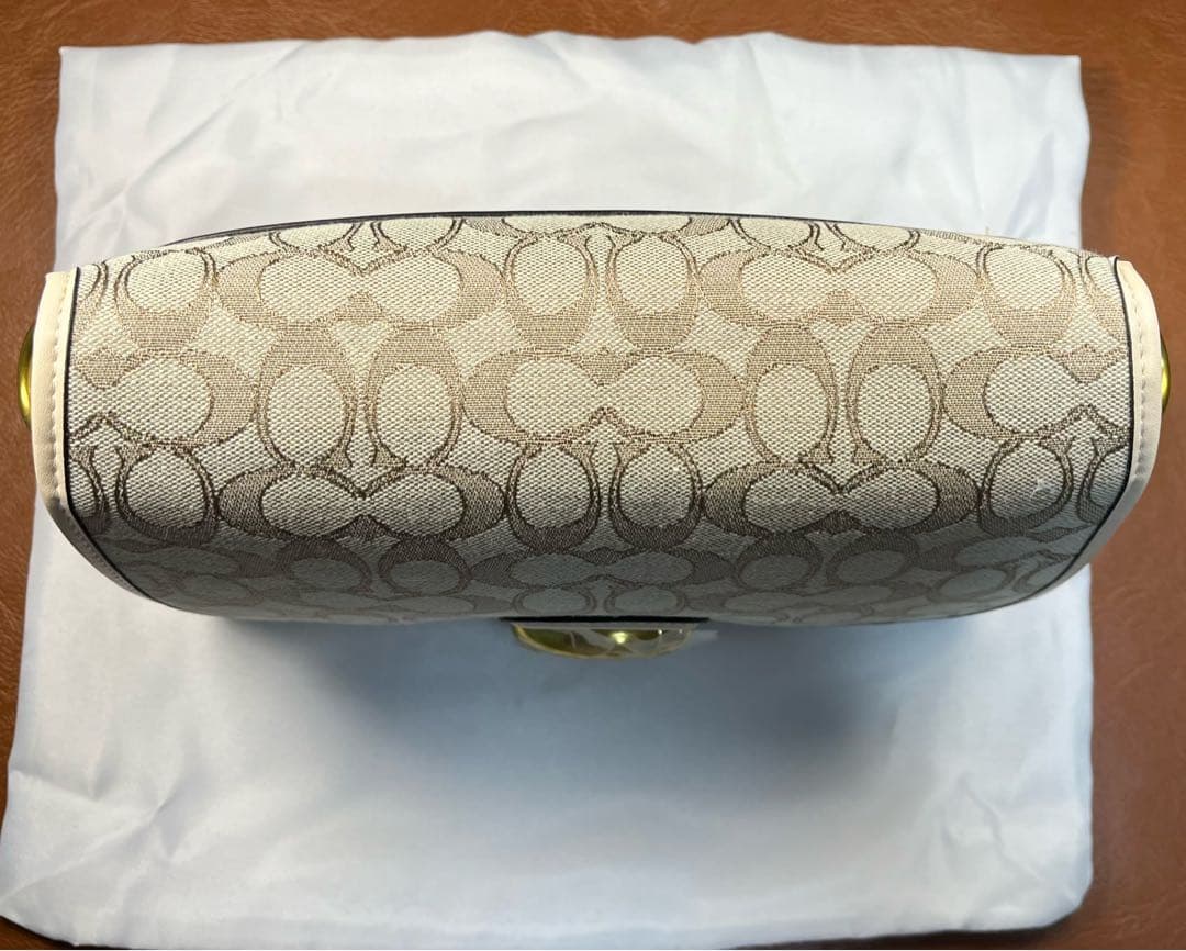 COACH シグネチャー Cバックル フラップ ショルダーバッグ