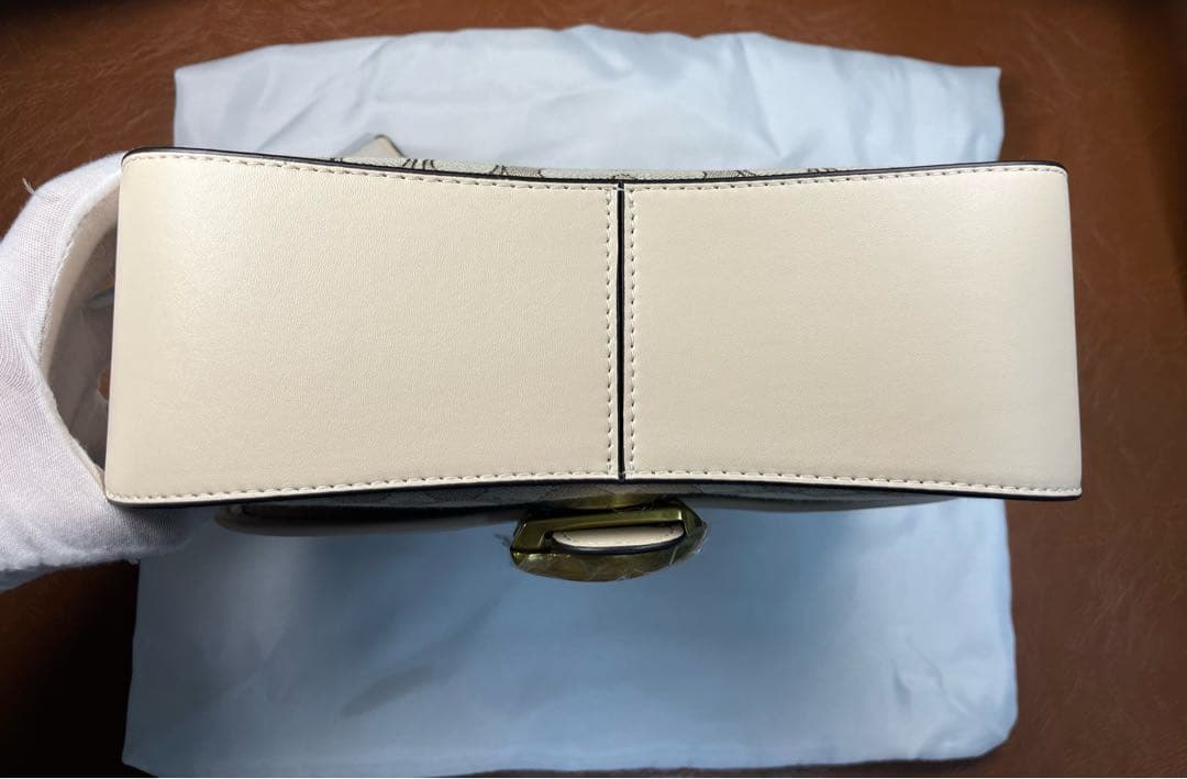 COACH シグネチャー Cバックル フラップ ショルダーバッグ