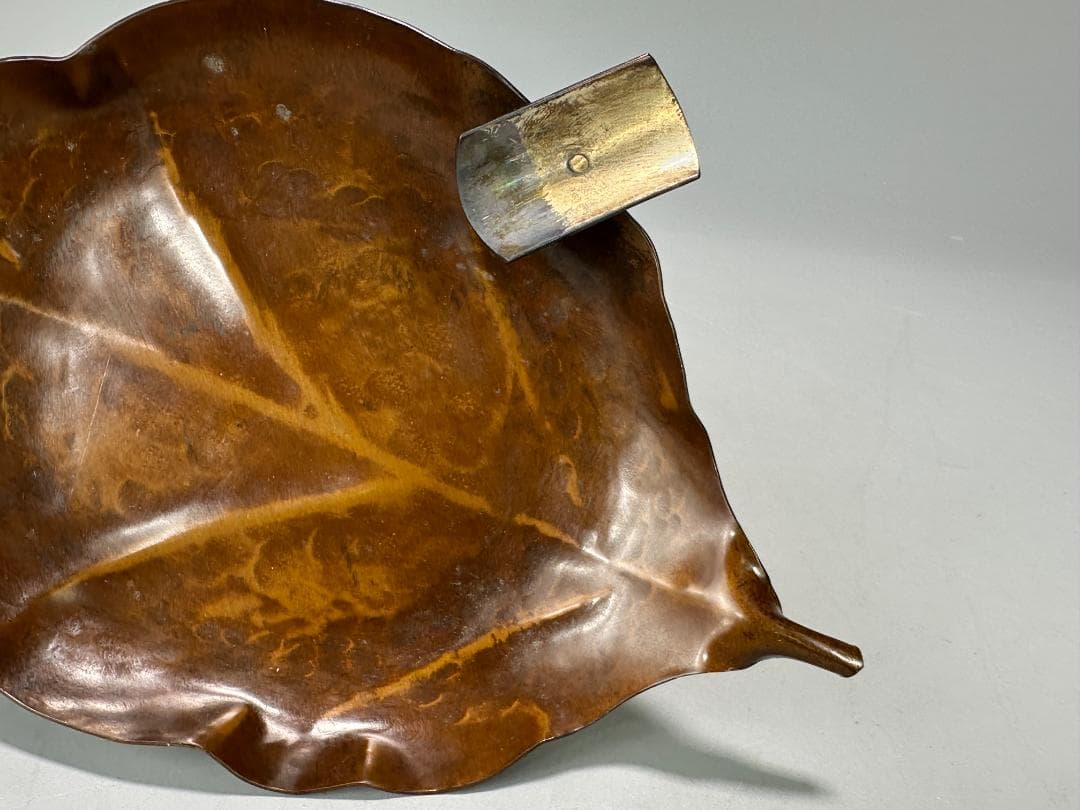 銅製　葉っぱ形灰皿　在銘　供箱