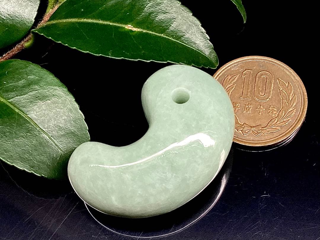 ✳通常50万円以上します‼️特大*糸魚川翡翠勾玉　身近に守護石*御守りに　鑑別書付