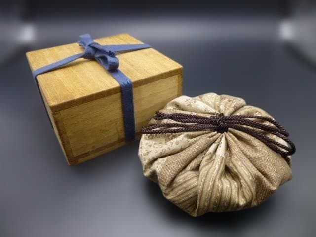 楽吉衛衛門　五代　宗入　赤平茶碗／銘「姫椿」／川上不白　極め箱／仕覆