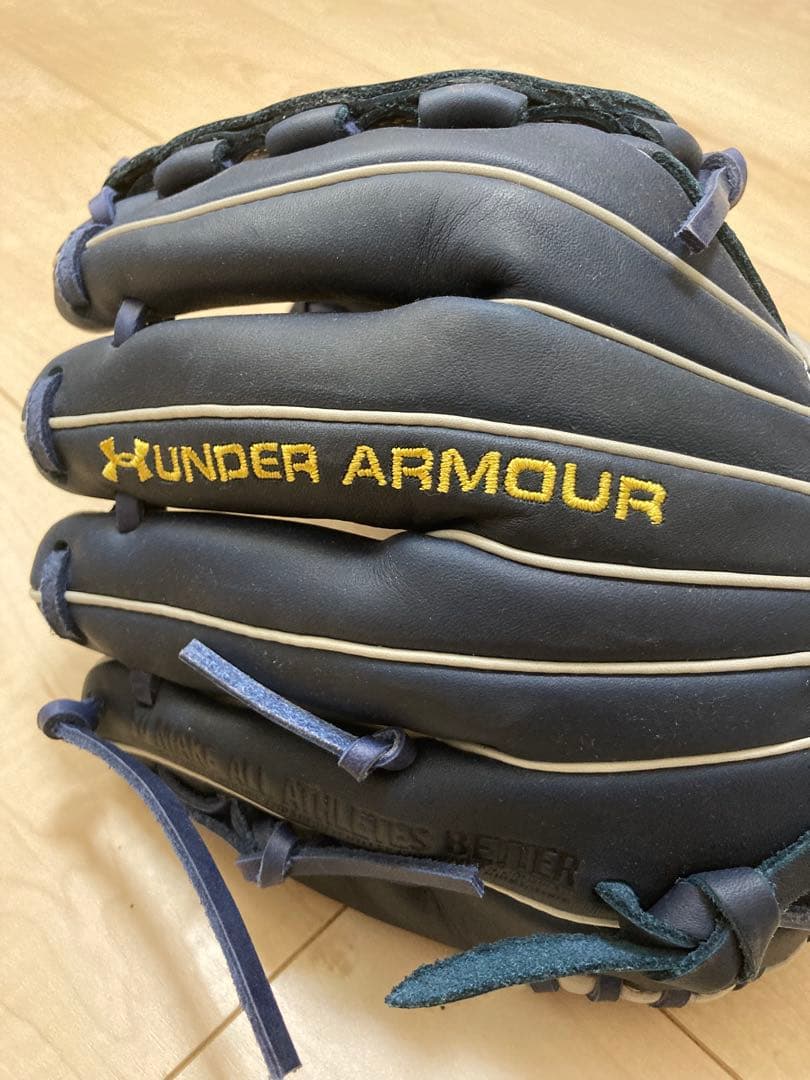 山崎康晃選手Under Armour 野球グローブ ネイビー
