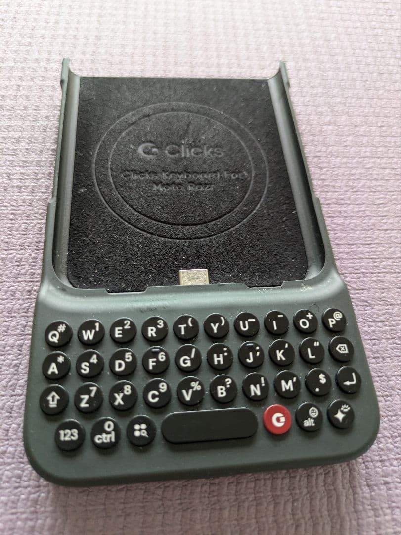 【値下げ！】Clicks キーボード付razr 50 12GB/512GB