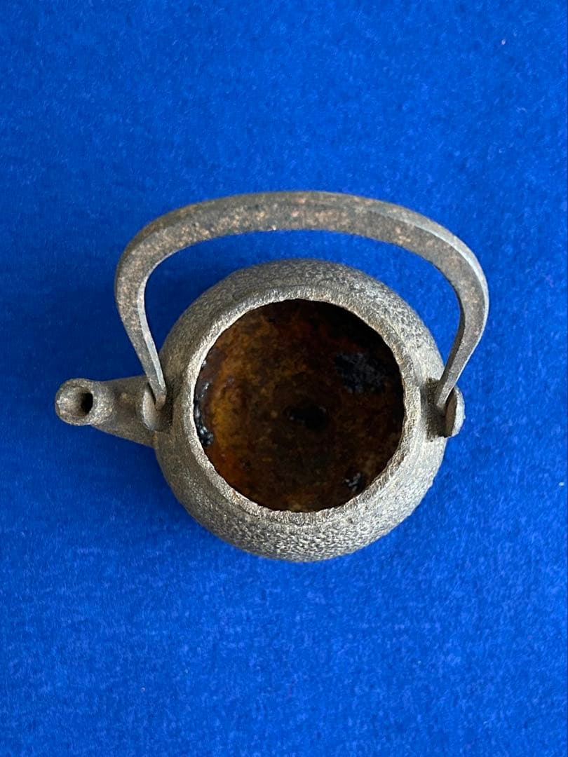 小さな鉄瓶 煎茶道具 銅製蓋 明治時代から伝わる 桐時代箱・時代五徳・時代瓶敷付