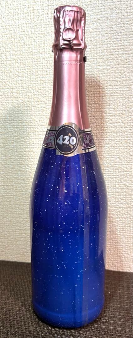 人気インフルエンサー ナターシャ オリジナルシャンパン限定品