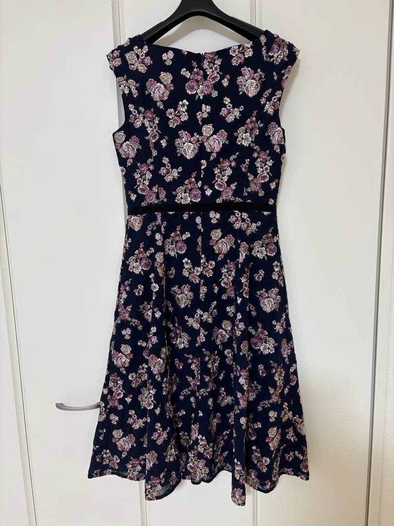 花刺繍ワンピース