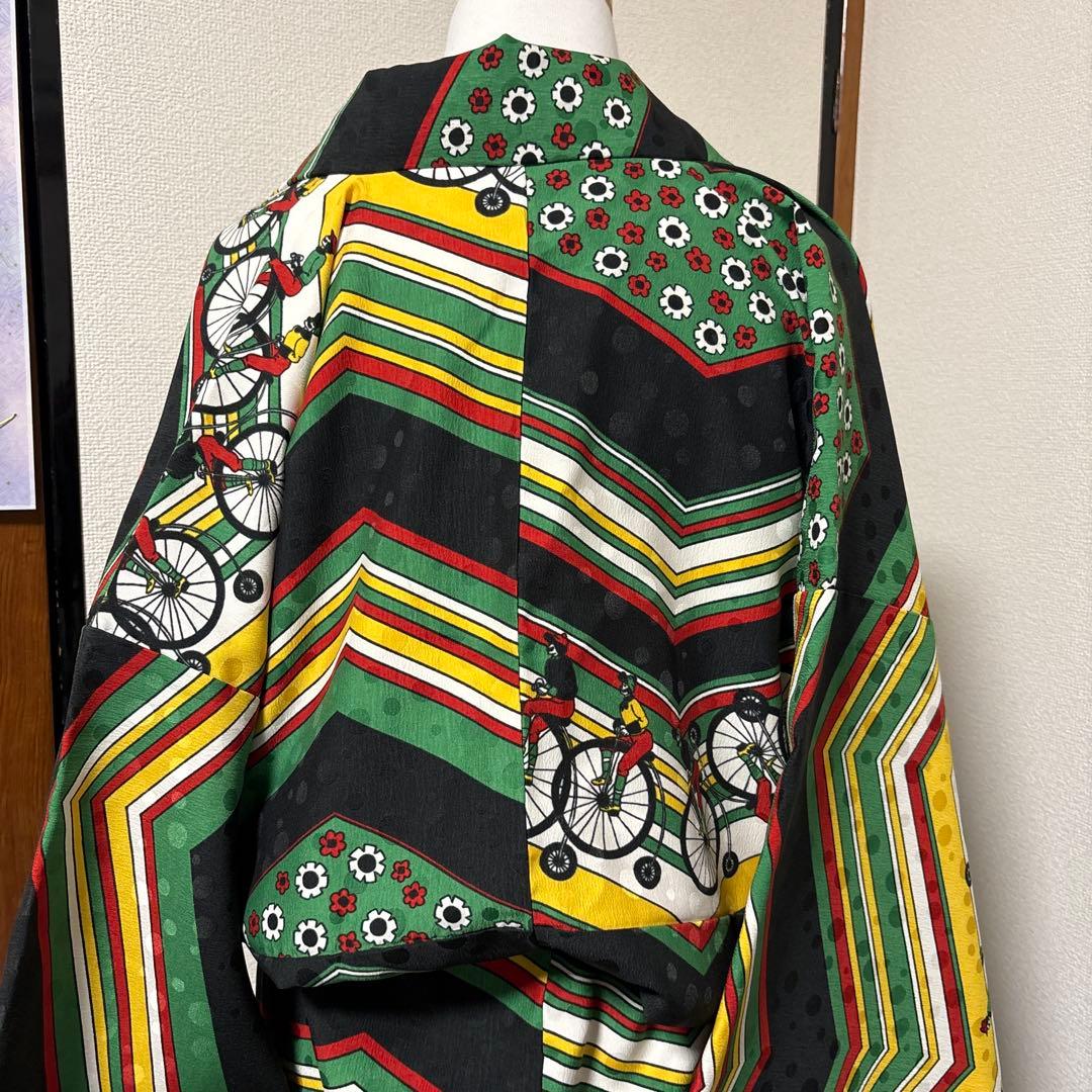 モダンアンテナ　サイクリング柄着物