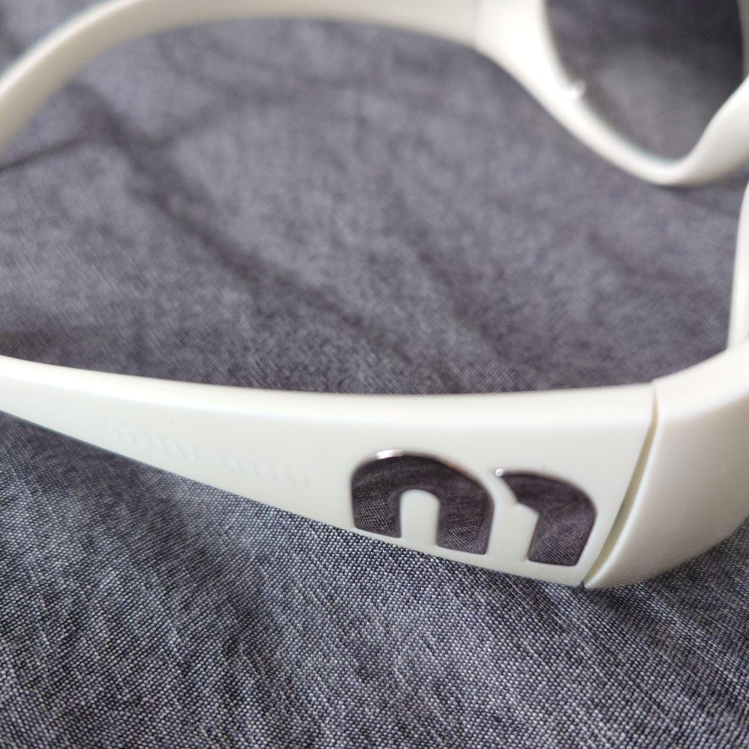 レア　miumiuオーバーサイズ　サングラス　白