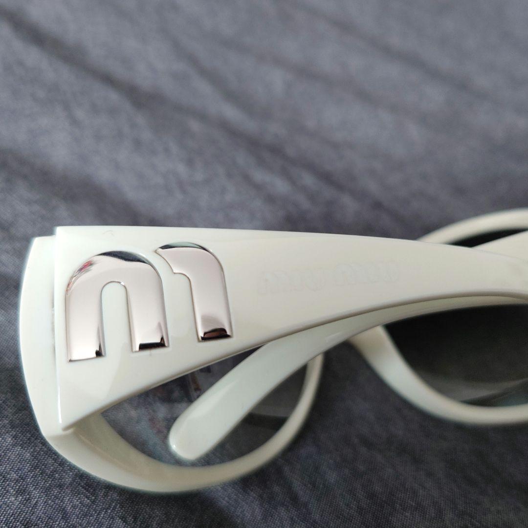 レア　miumiuオーバーサイズ　サングラス　白