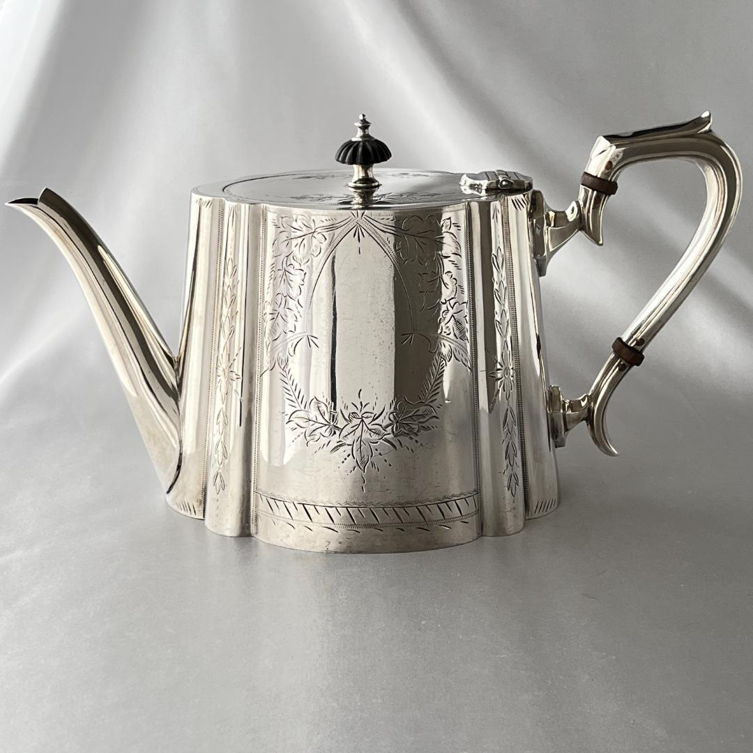【英国】 エドワーディアン ティーポット 【シルバープレート】