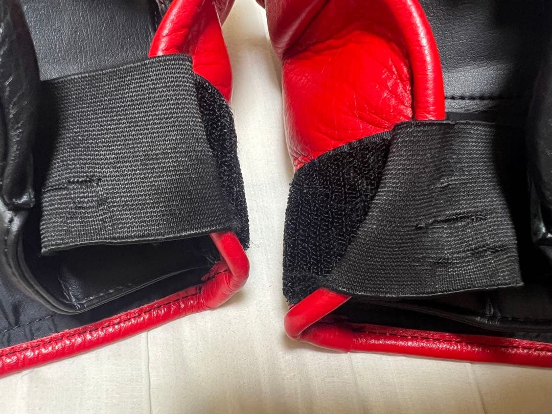 ISAMI パウンドグローブ 黒/赤