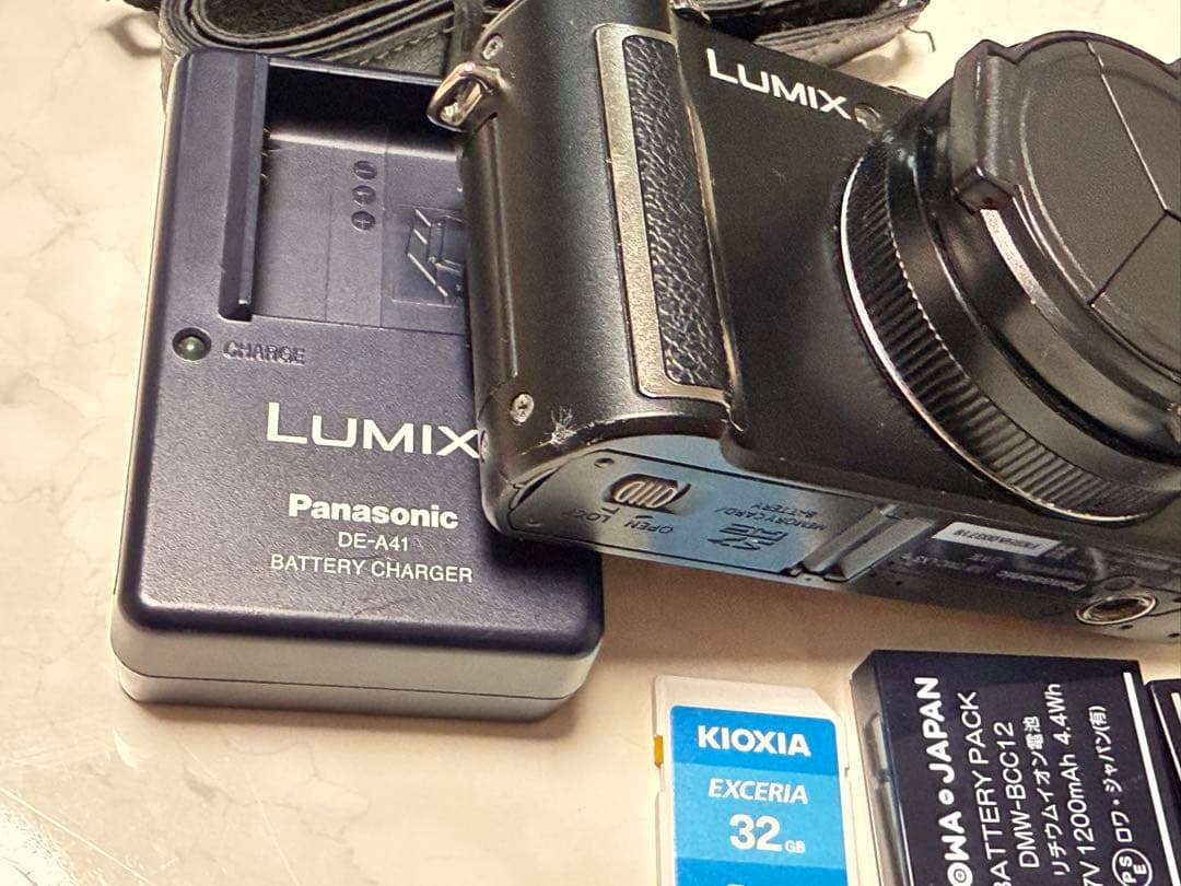 LUMIX コンパクトデジタルカメラ バッテリー2個付き