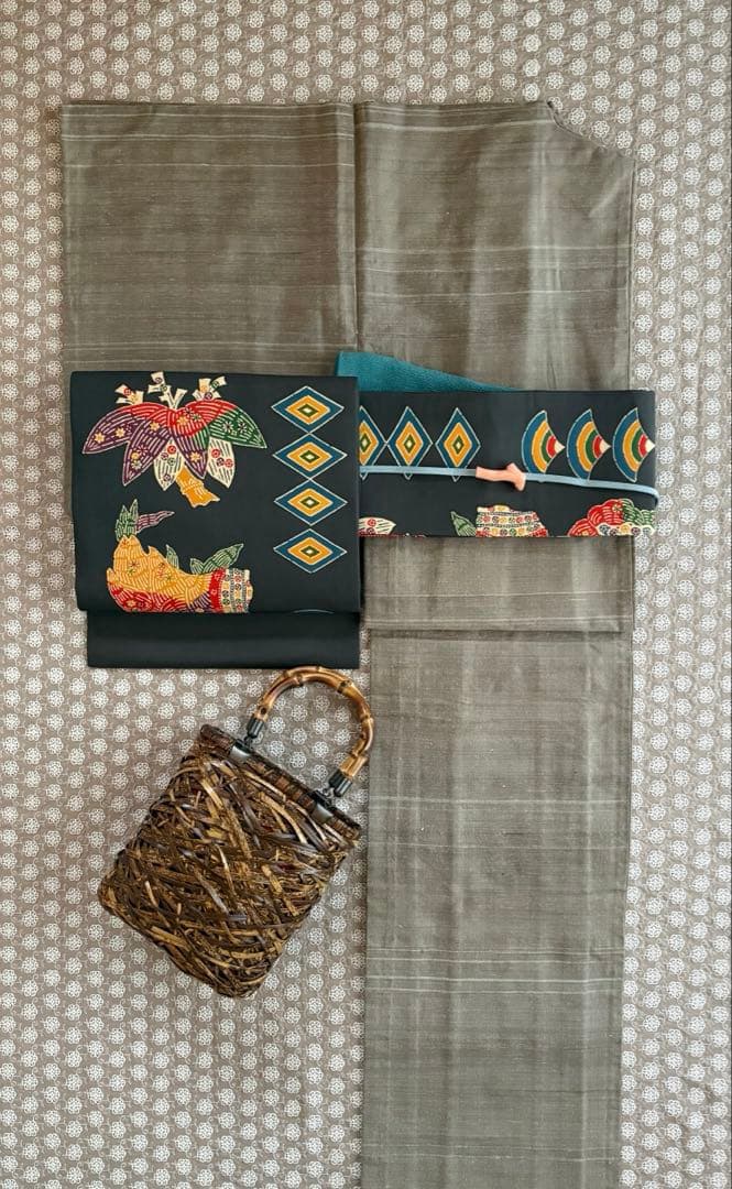 お洒落　美品　名古屋帯　紅型　粋な帯　地味派手　個性的　結城紬や大島紬に