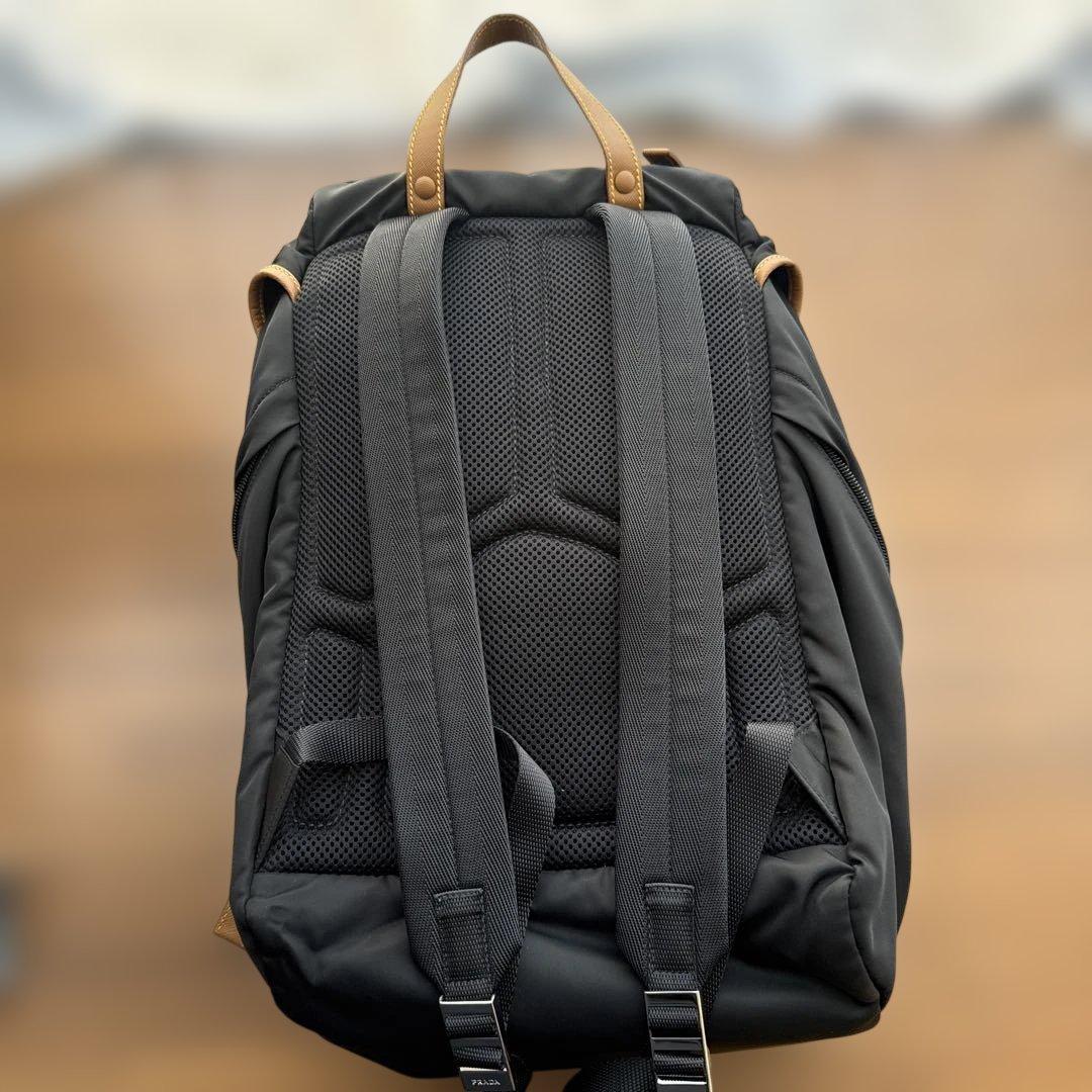 PRADA ブラック トリムバックパック(美品)