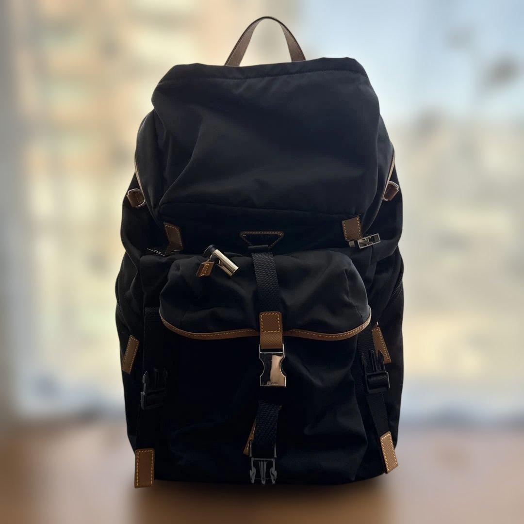 PRADA ブラック トリムバックパック(美品)