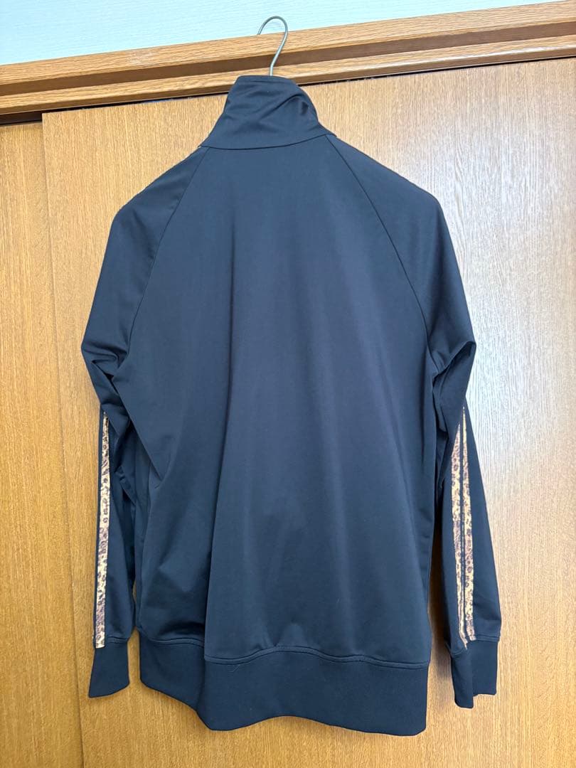 adidas ヒョウ柄ラインブラック ジャージセットアップ