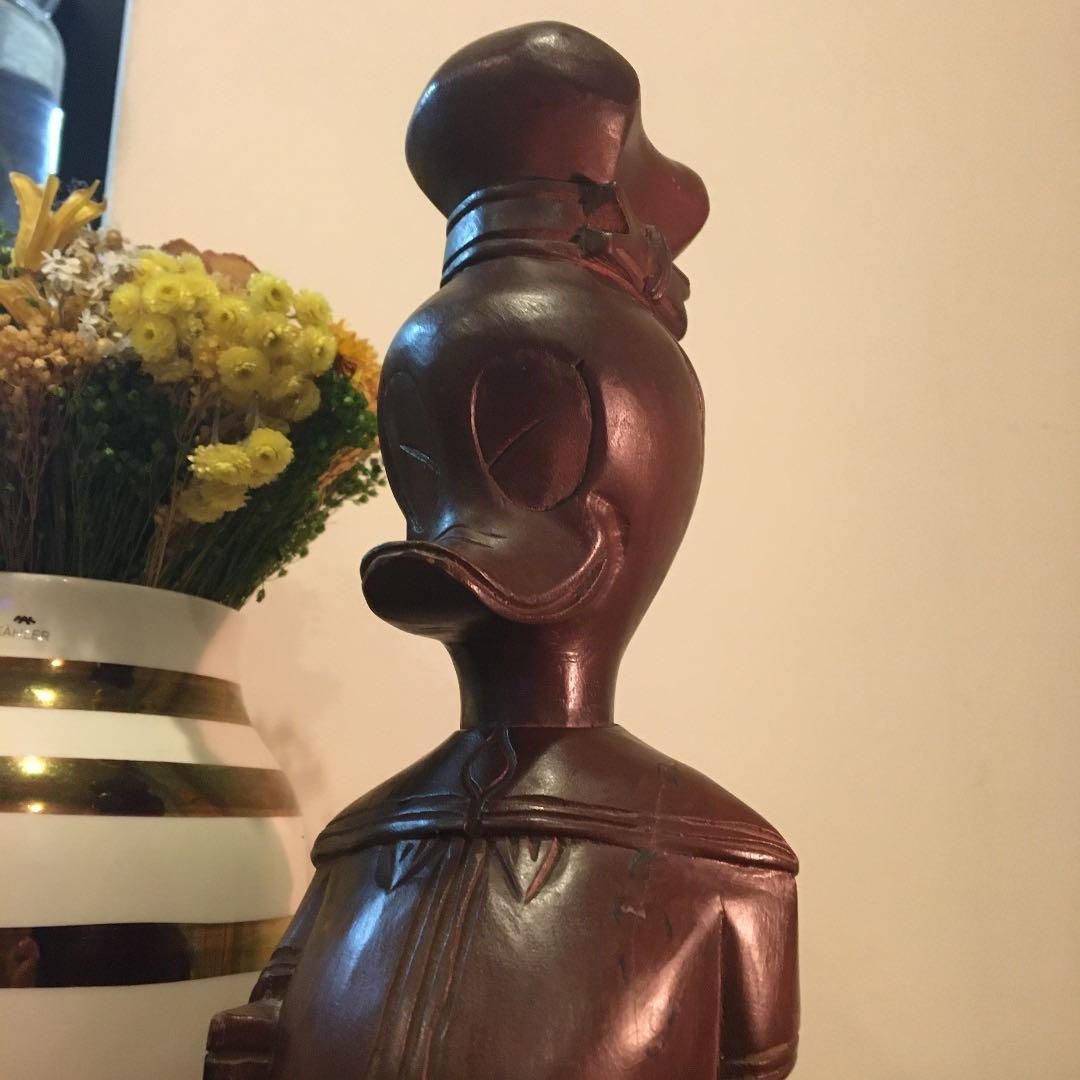 アメリカ ビンテージ　一刀彫りの精巧に彫られたドナルドダックの木彫りオブジェ