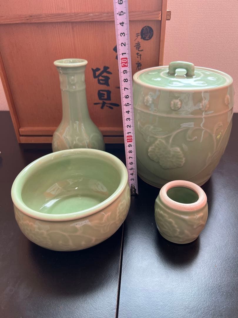 786 皆具　天竜寺青磁　唐草紋　祥堂作　美品