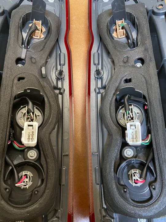 ハイエース200純正テールランプ