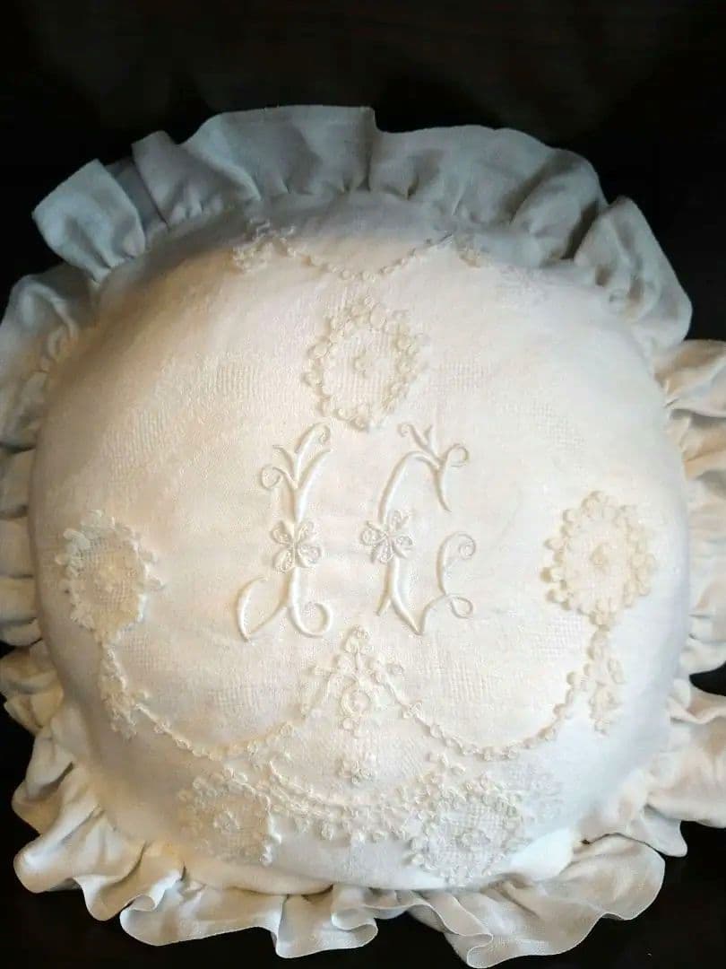 4/12まで特別価格★フランスアンティーク刺繍★クッション★