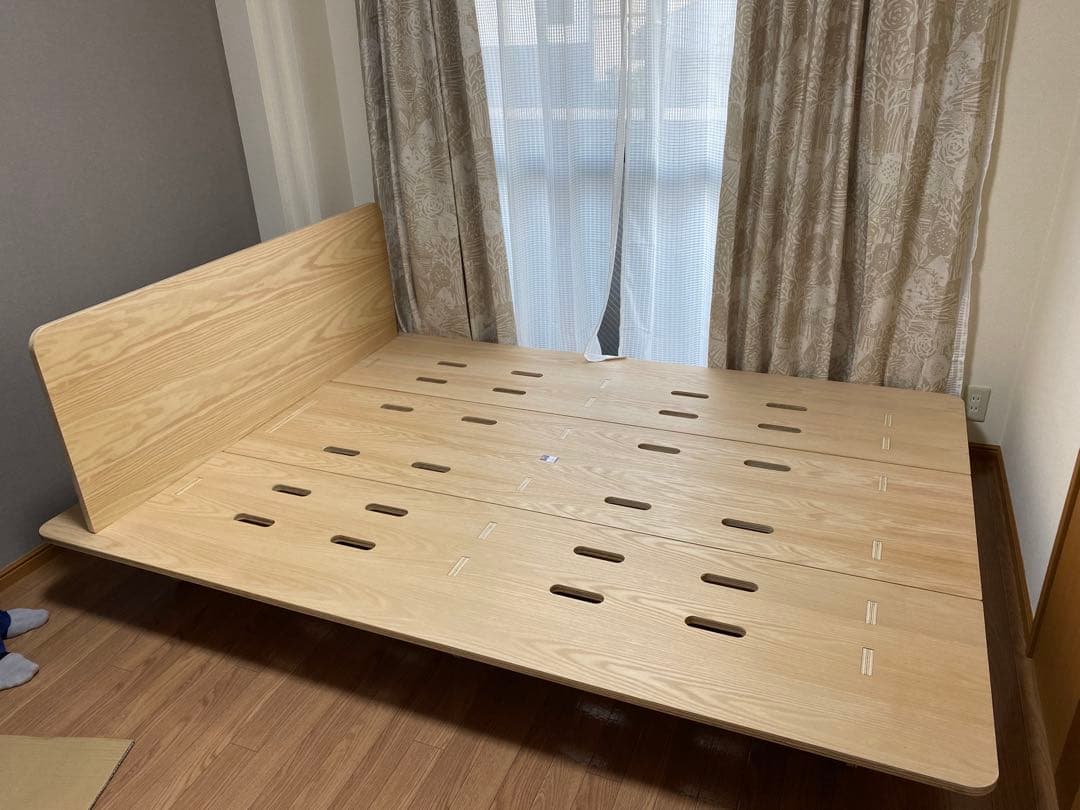 コアラ　木製ダブルベッドフレーム スリットデザイン