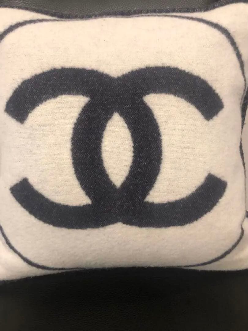 最安値　CHANELココクッション