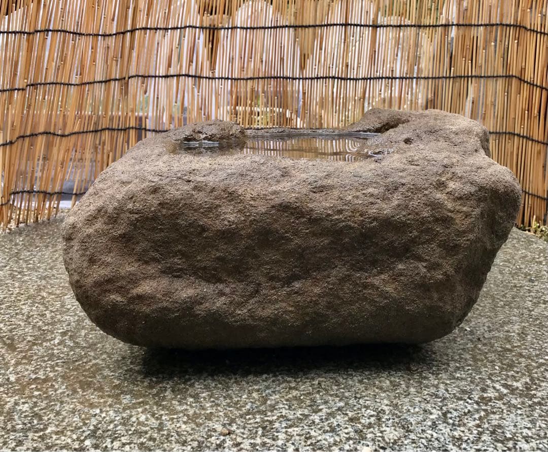 更に値下げ中【天然石・石鉢・蹲・水鉢・坪庭石・箱庭・バードバス】庭石オブジェ置物