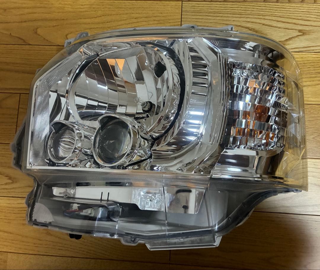 ハイエース 純正ヘッドライト 左右セット