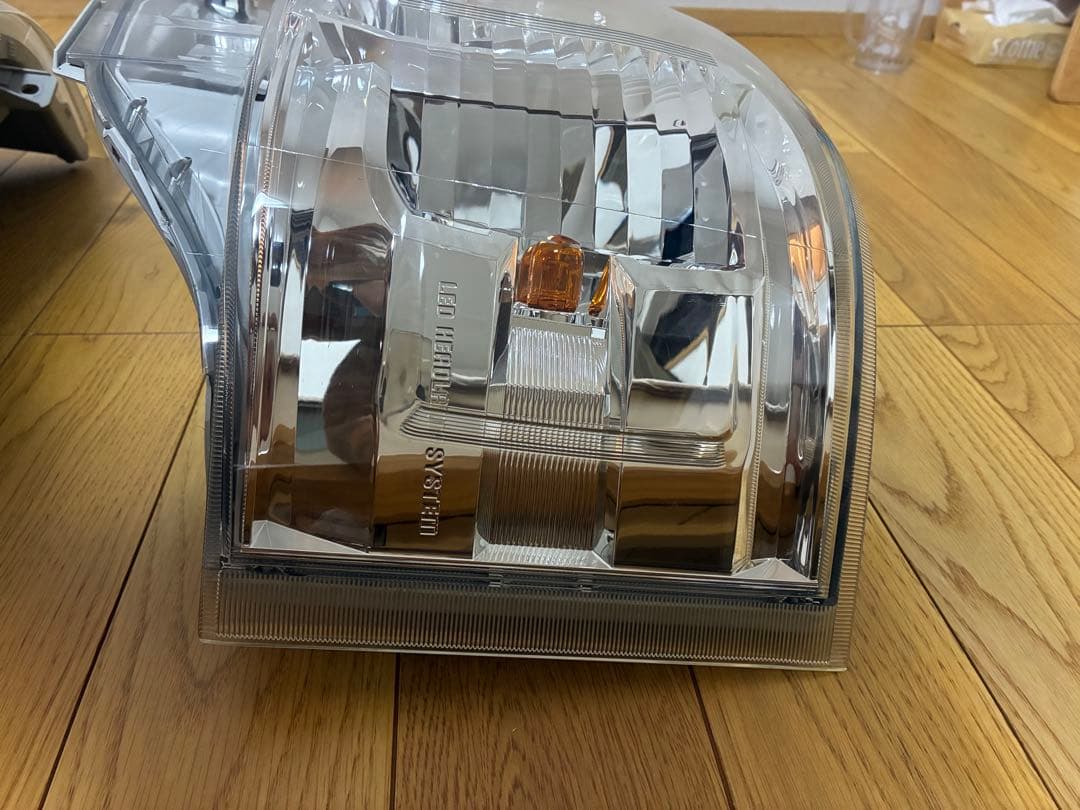 ハイエース 純正ヘッドライト 左右セット