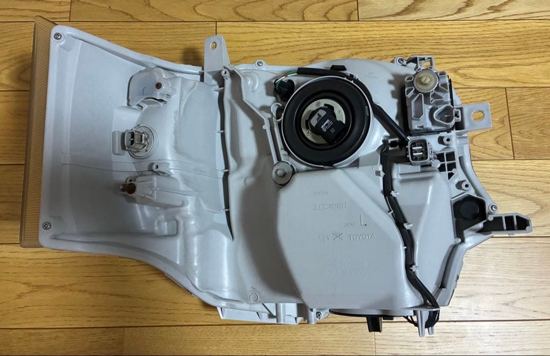 ハイエース 純正ヘッドライト 左右セット