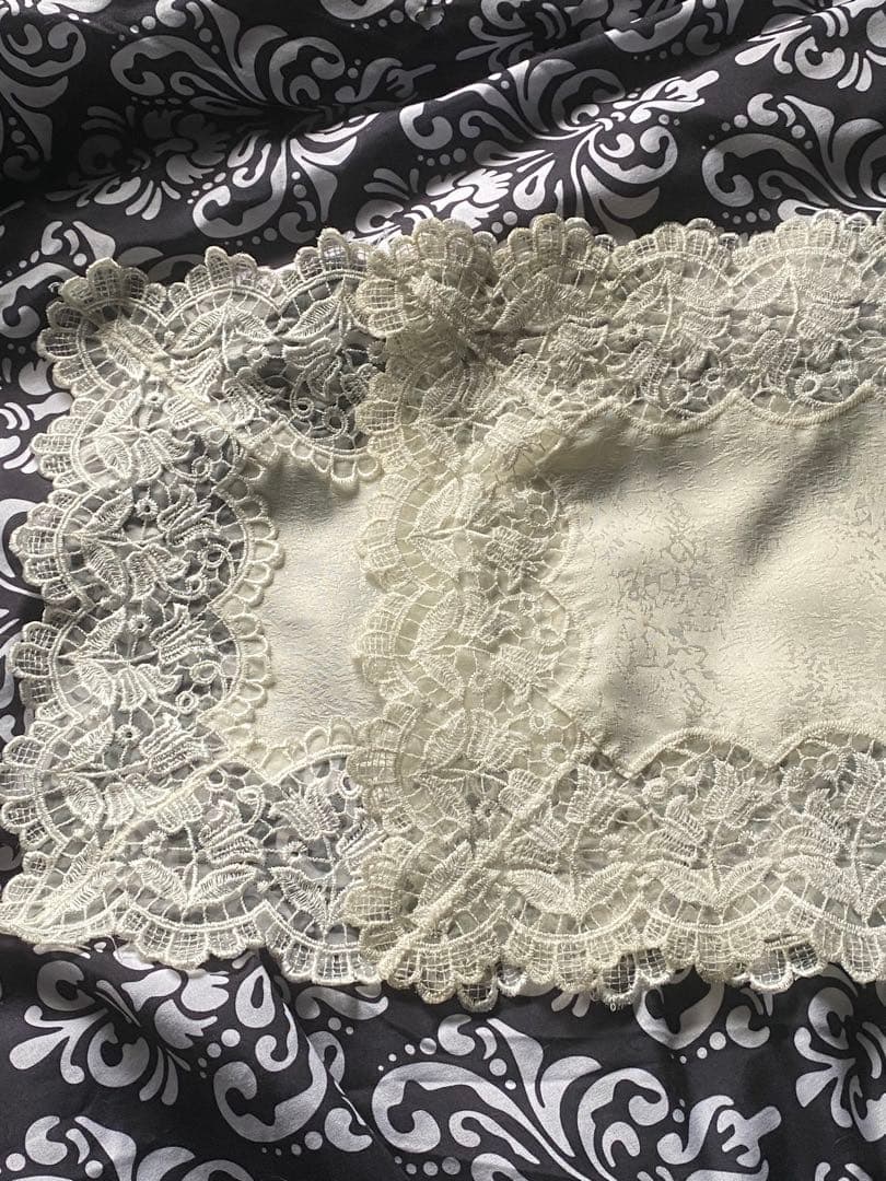 高級♦️エレガントなレース♦️ロココ テーブルランナー♦️ホワイト 150㎝♦️送料込