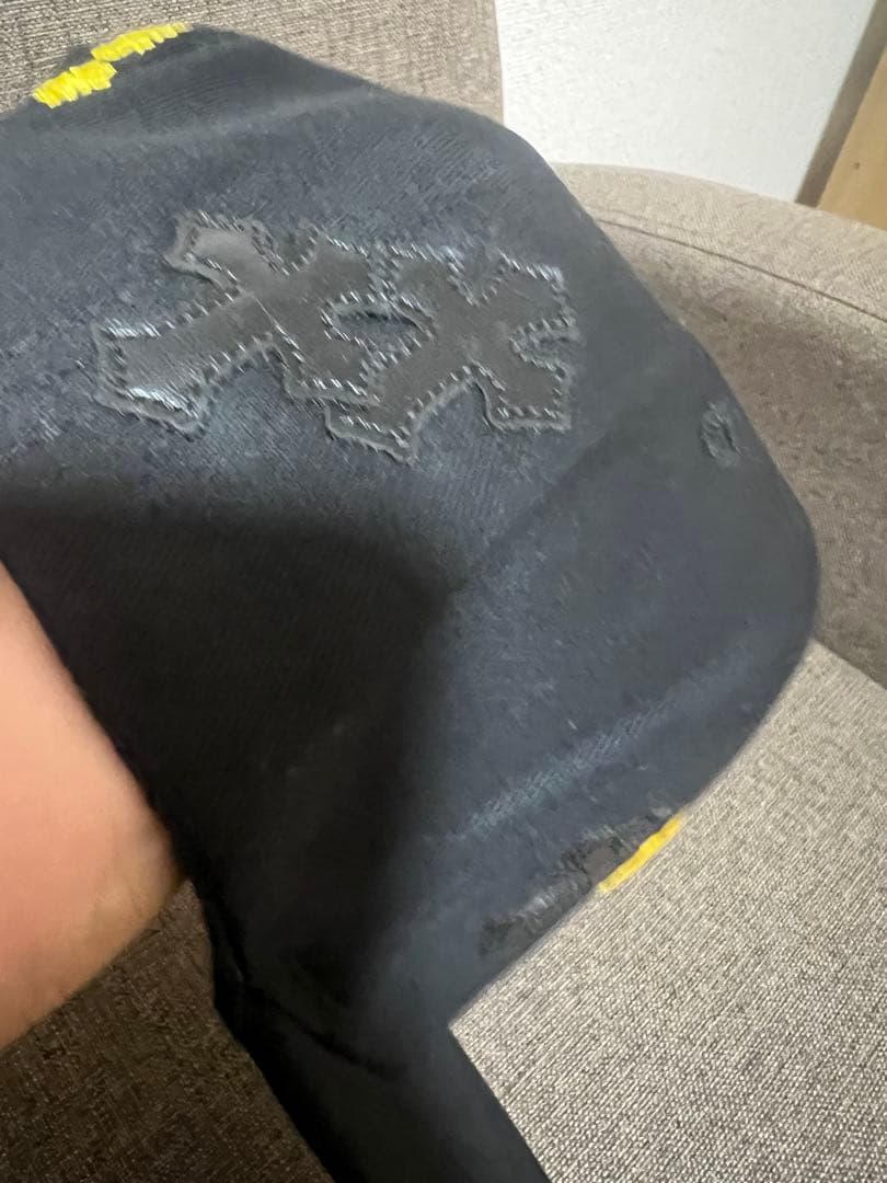 黒のスナップバックキャップ CH刺繍