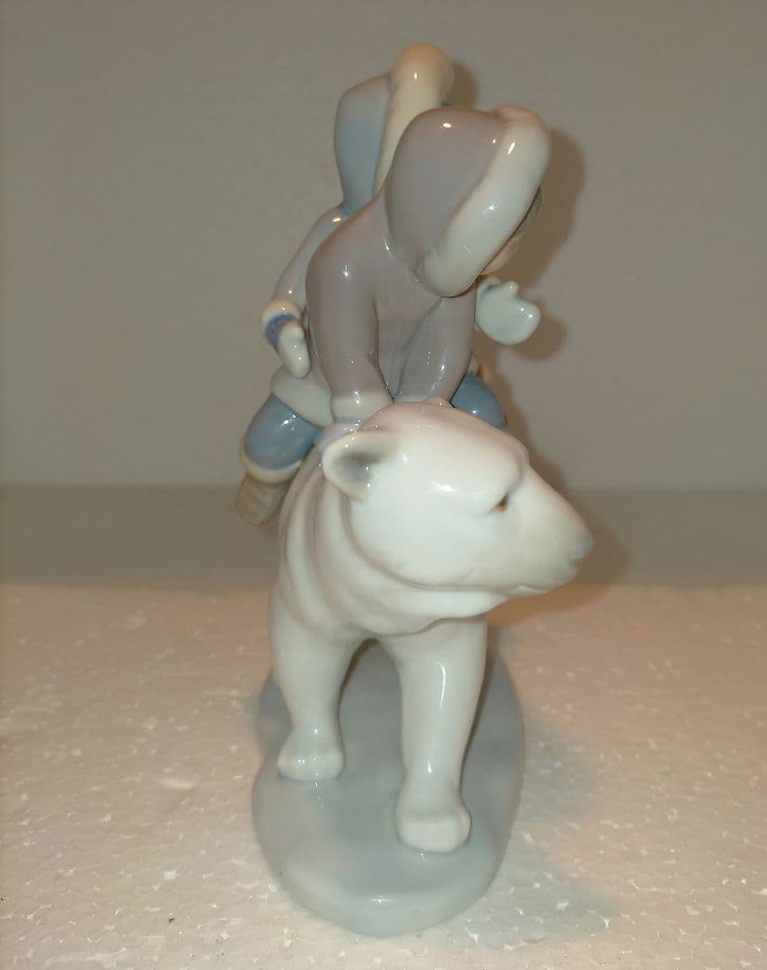 リヤドロ 　エスキモーライダース、エスキモーの少年と小熊、小熊とエスキモー3体