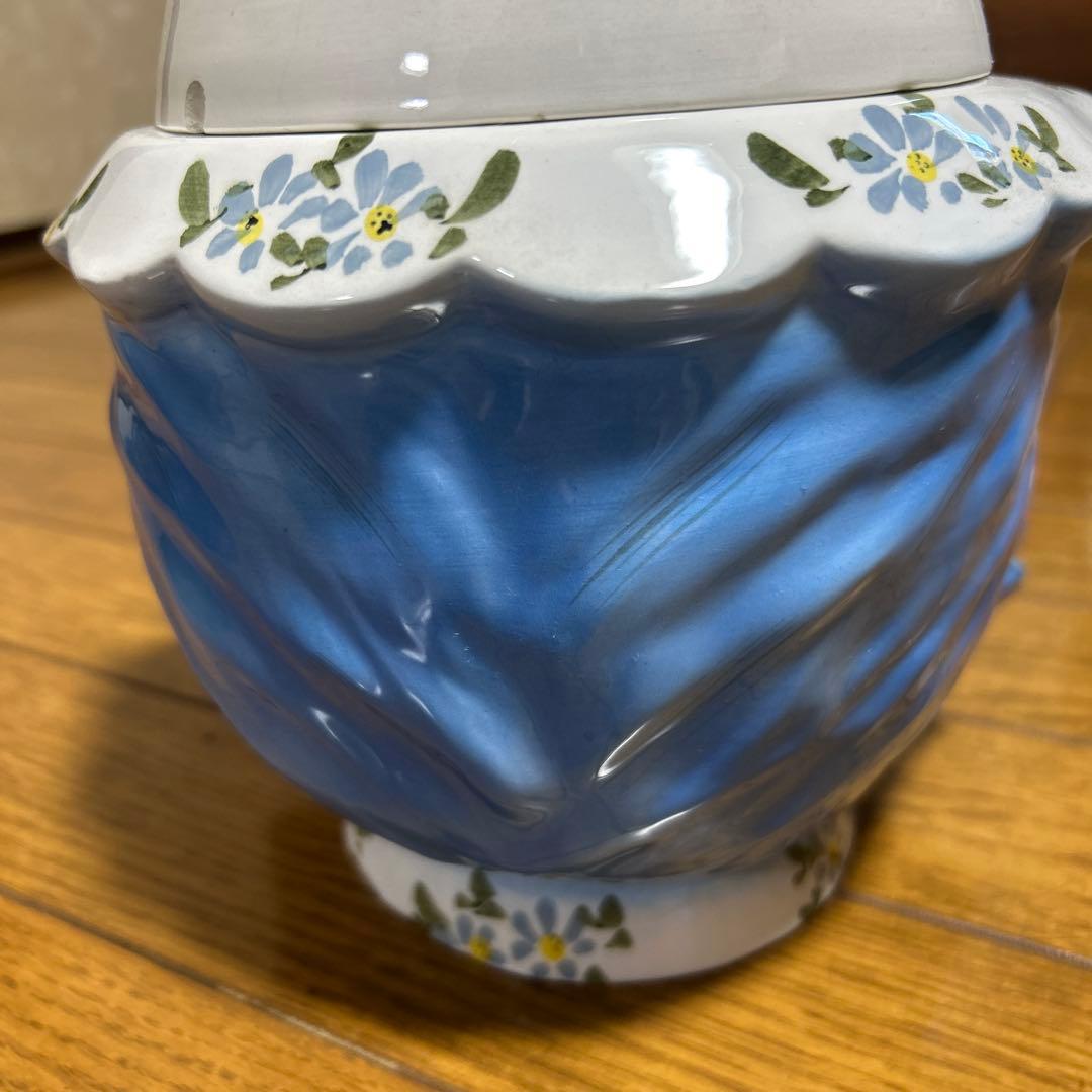猫の顔の陶器製お菓子入れ